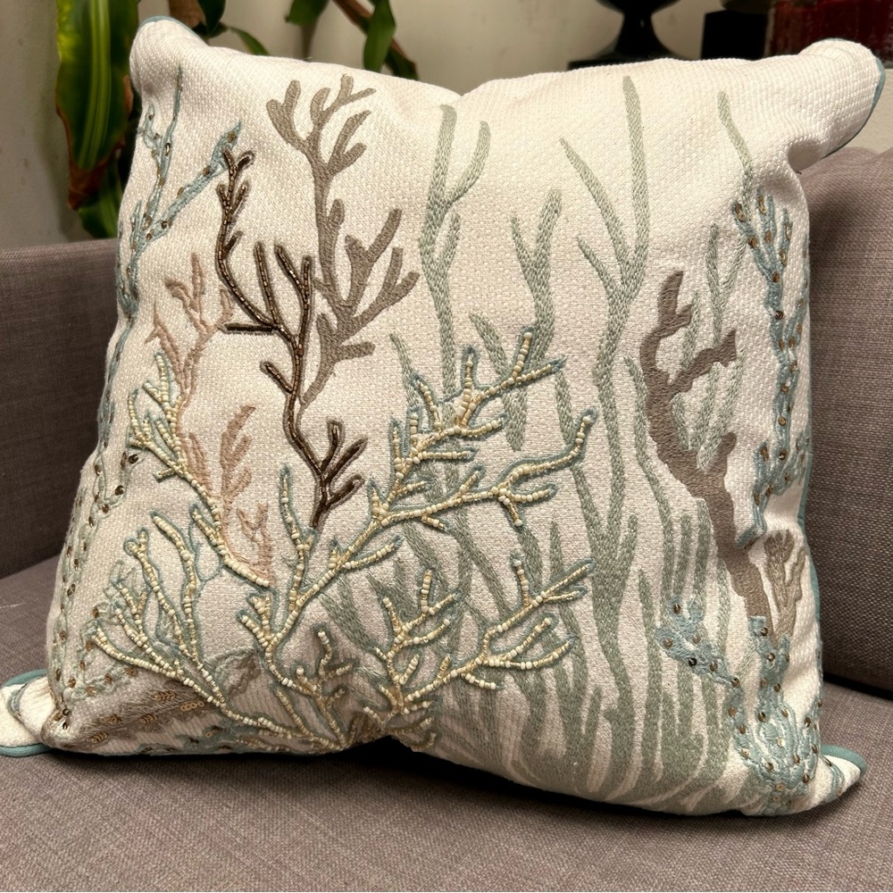 BED, BATH & BEYOND Embroidered Beaded Seaweed Throw Pillow w/ Insert #0825251